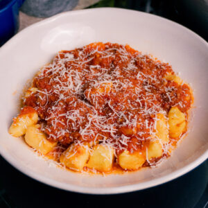 Gnocchi de mandioquinha al Ragú de carne